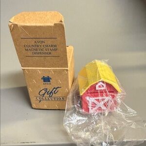 Avon Country Charm Collection Magnetic Stamp Dispenser  New in Box in Plastic